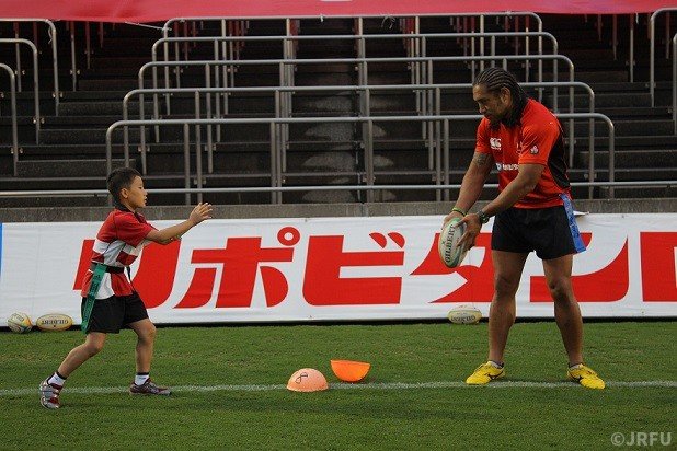 日本代表「リポビタンDチャレンジカップ2015」ウルグアイ代表戦にて「ファイト一発　親子ラグビーチャレンジ」を開催